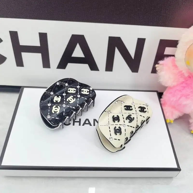 Chanel Hair Grab Clip dx18